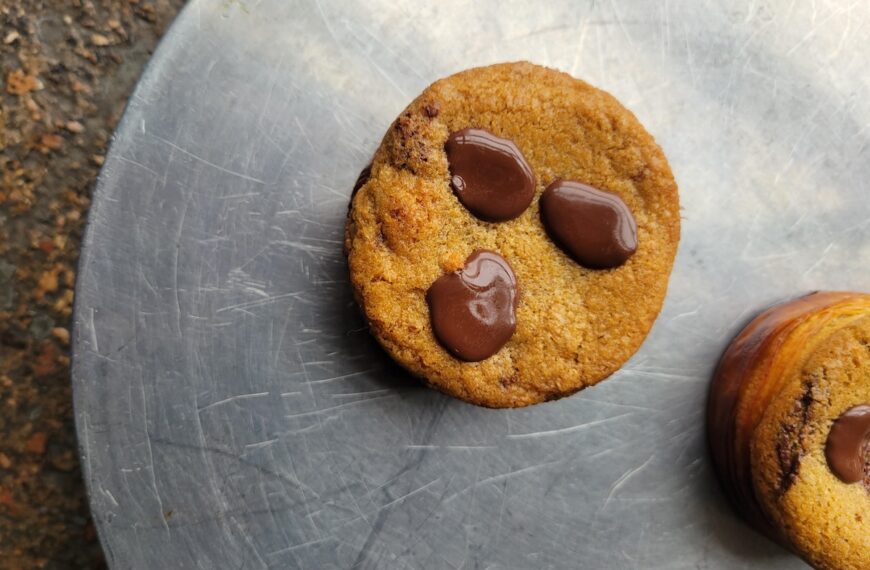 metal plate with cookies