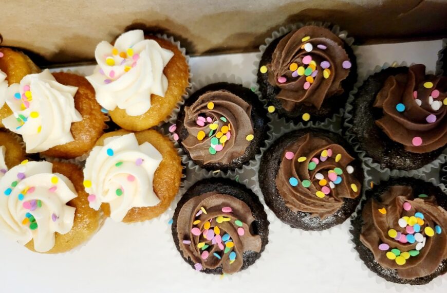 black and white mini cupcakes