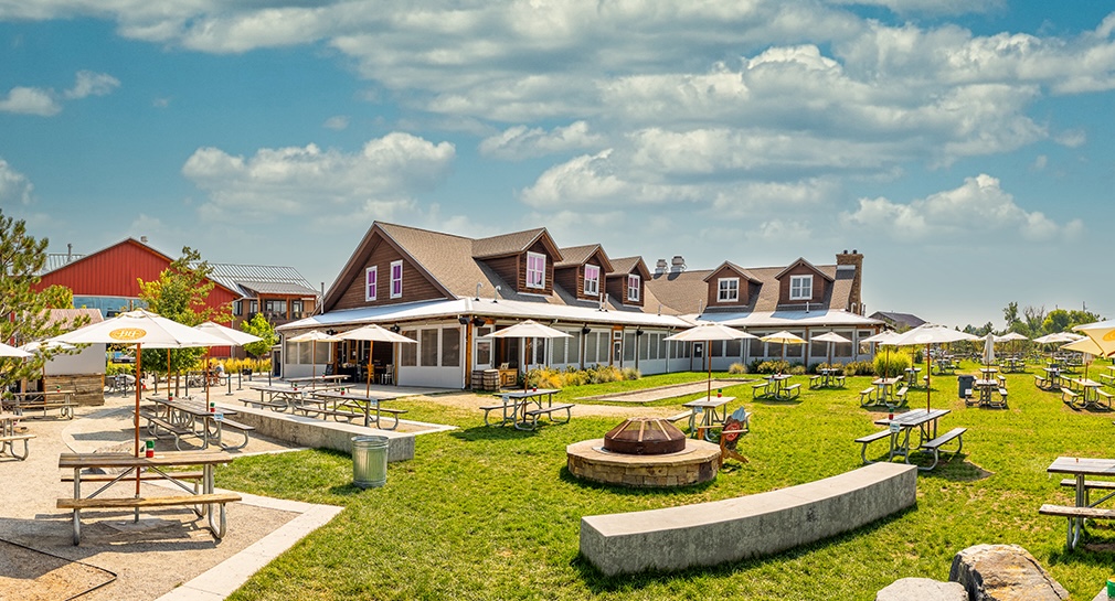 farm house with sprawling lawn