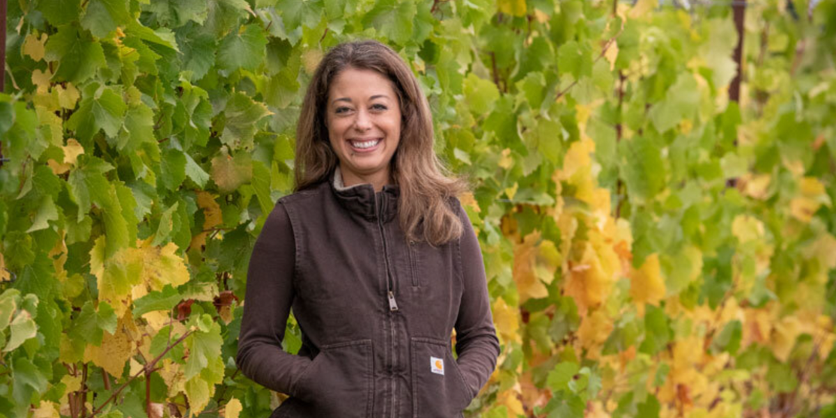 essica Mozeico’s journey in wine began when she was just a girl. Growing up, she assisted her father, Howard, with what started as a garage winemaking project in 1984.