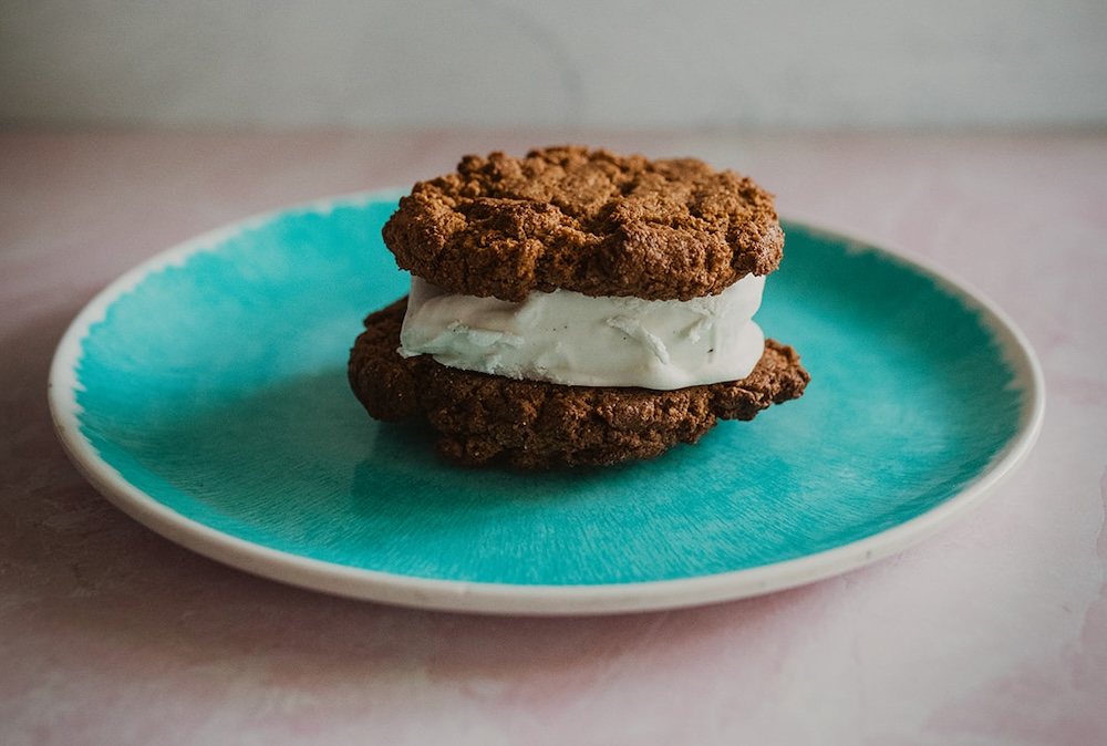 Vegan and gluten-free ice cream sandwich. | Photo by Just Be Kitchen