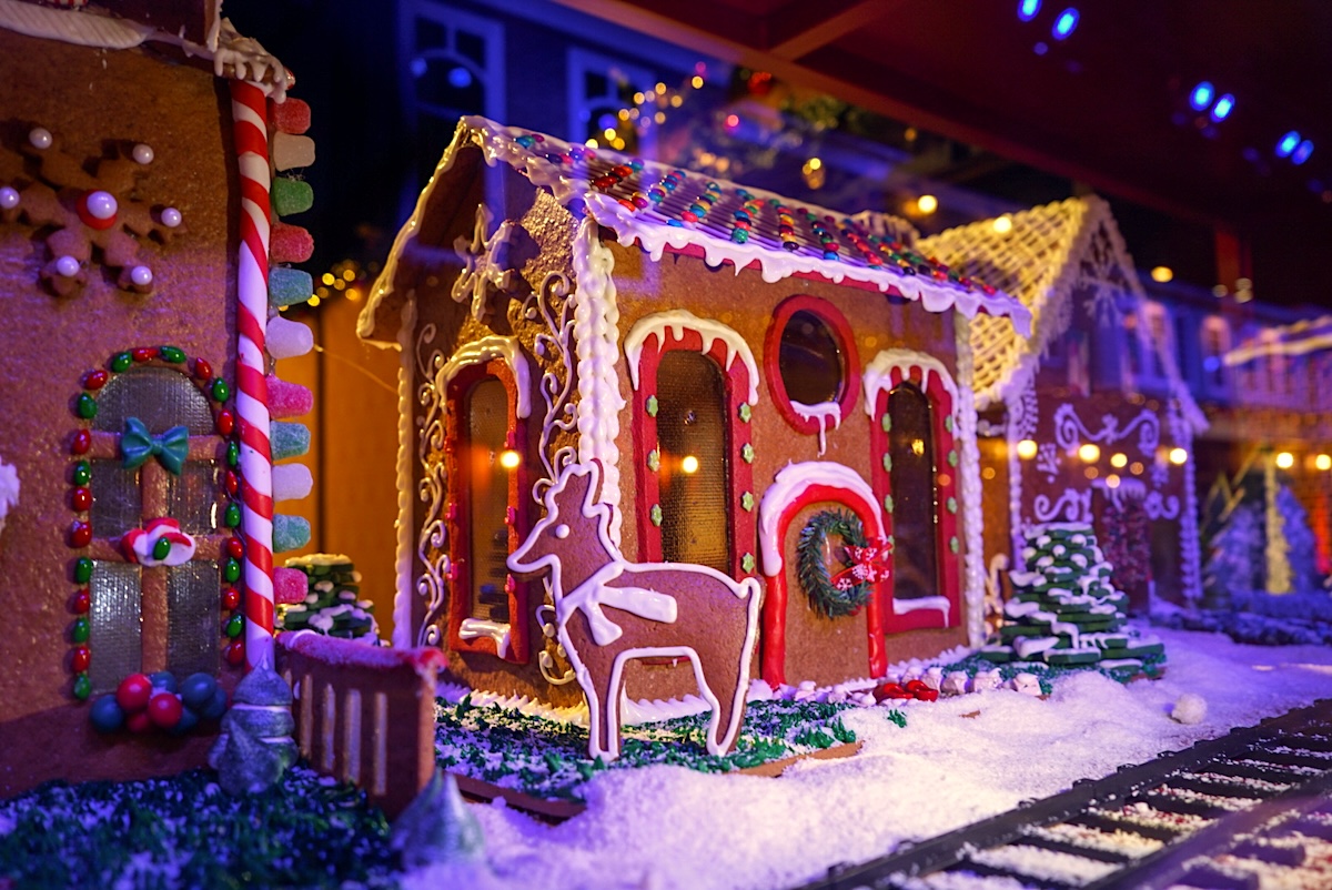 What does it take to build a gingerbread village? | Photo by Gaylord Rockies Resort & Convention Center