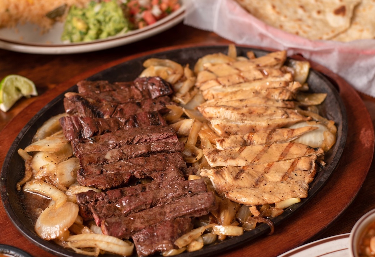 Beef and chicken mixed fajitas at Teotihuacan. | Photo by Teotihuacan