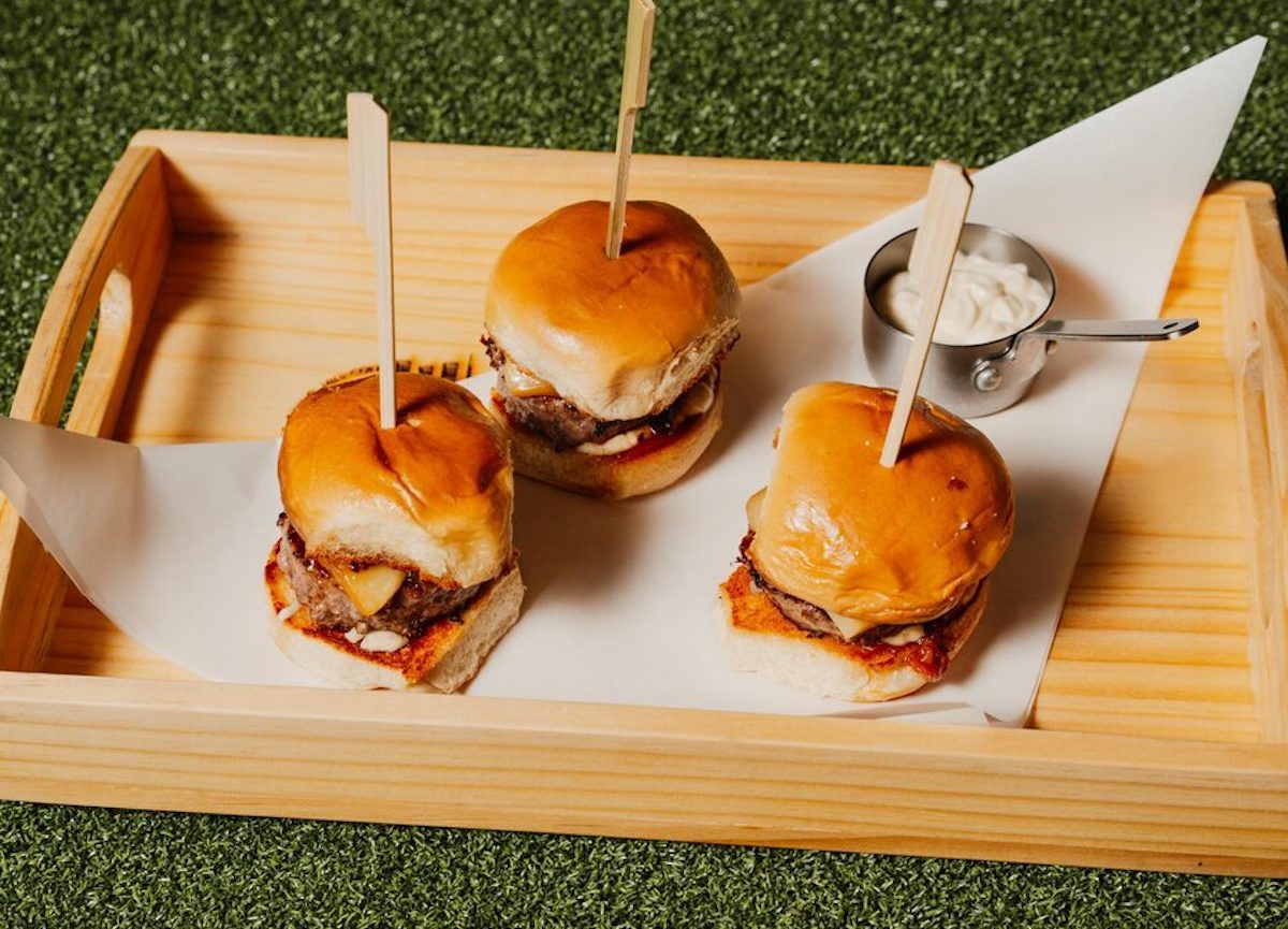 Wagyu sliders are among the elevated bar bites at Sip’Stroke Lounge, a golf-focused eatertainment spot in Plano. | Photo by Sip'Stroke