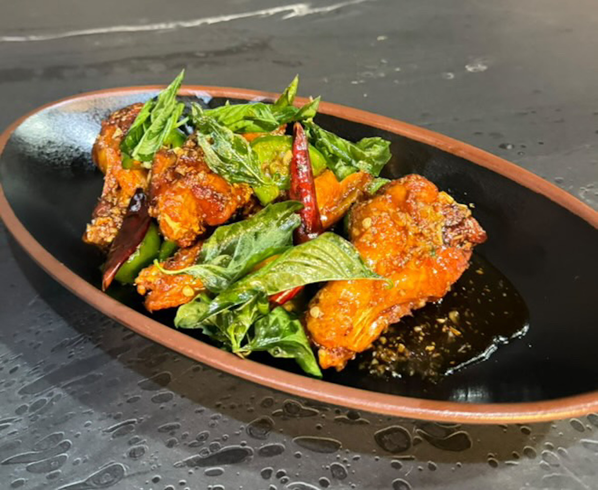 Som Boon's five-piece wings. | Photo by Som Boon