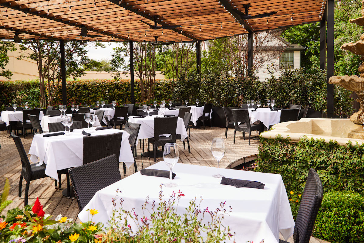 The elegant patio at Al Biernat's original Oak Lawn location. | Photo by Gustav Schmiege 