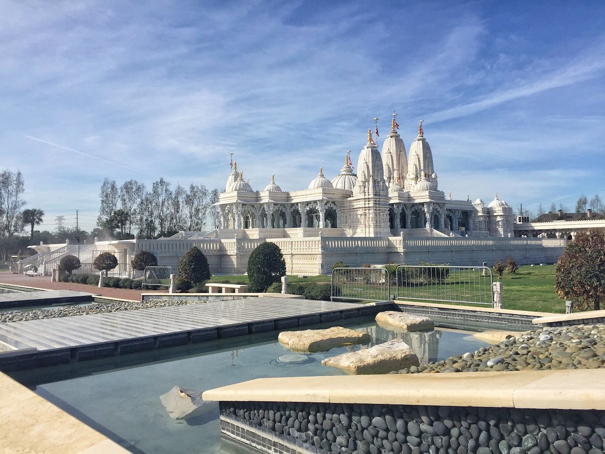 arancini - DiningOut The picturesque grounds at the BAPS Swaminarayan Mandir. | Photo by BAPS Swaminarayan Mandir