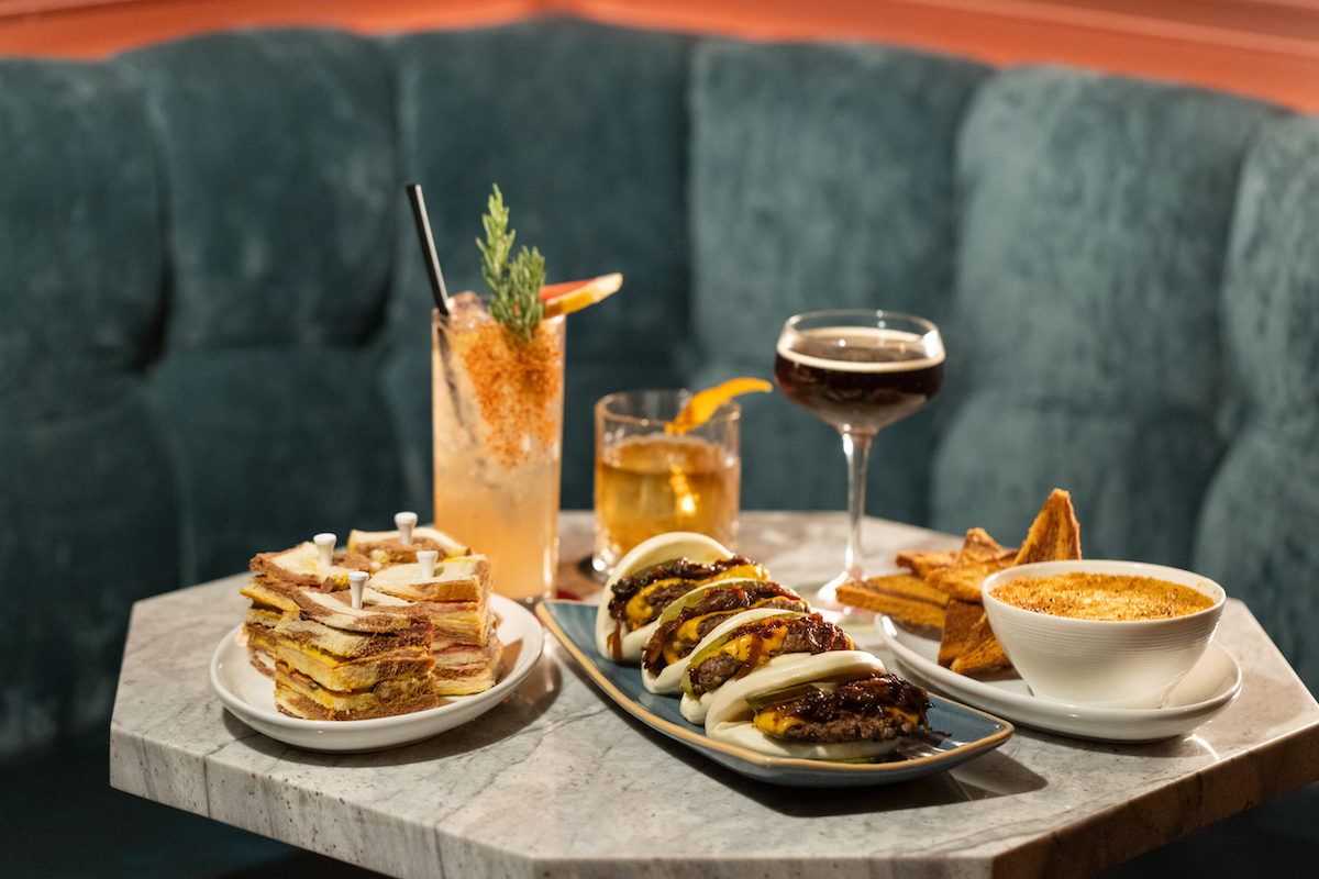 Happy hour cocktails and snacks at Columbian Country Club. | Photo by White Unicorn Agency