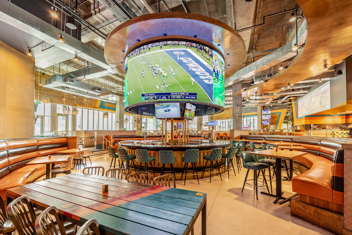 The dramatic bar at Hero by HG in Victory Park. | Photo by Kayla Enright