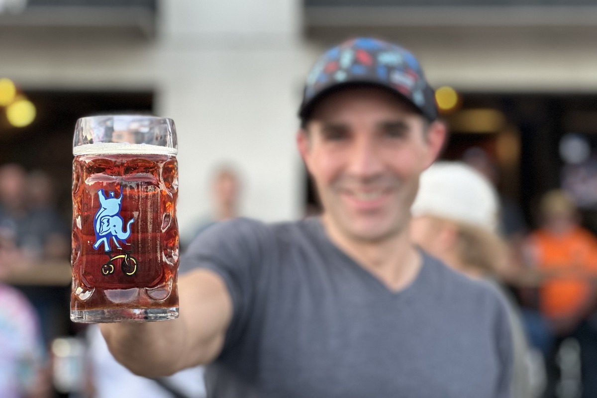 Show off your stein-holding strength | Photo by Joyride Brewing Company