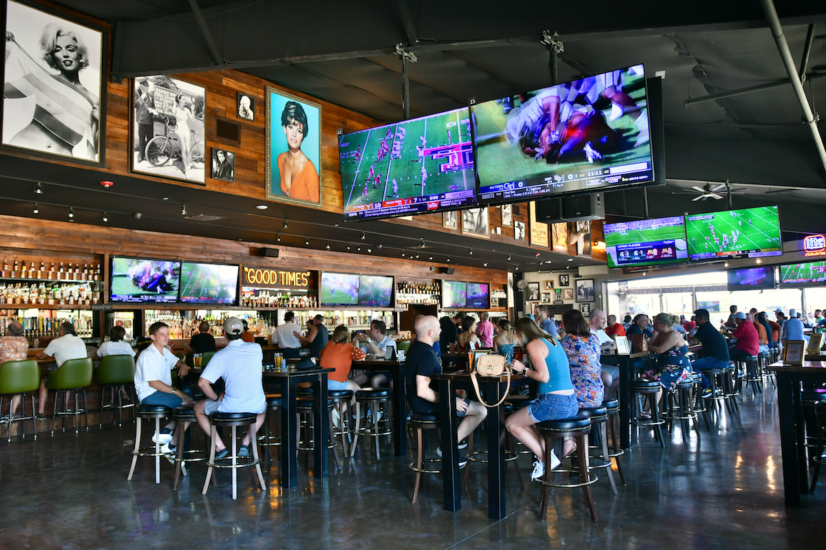 The inside bar at Kirby's Ice House Memorial location. | Photo by Alex Montoya