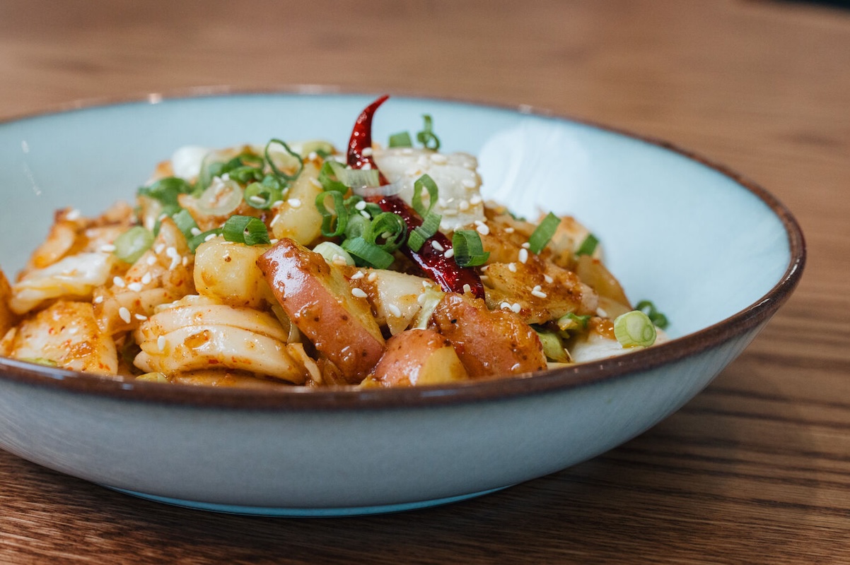 Get a taste of MAKfam's old school garlic rice cakes. | Photo by MAKfam