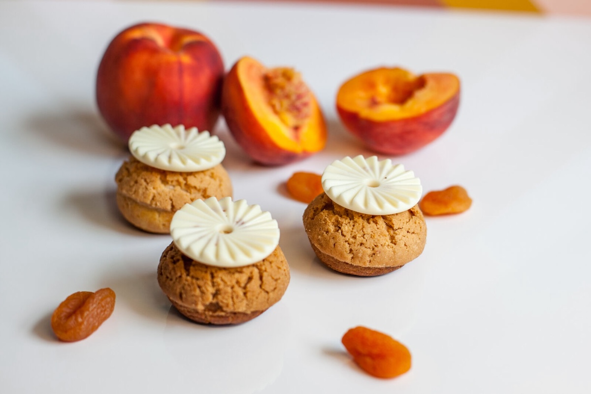 Sweet Rice Flour choux puffs with peach