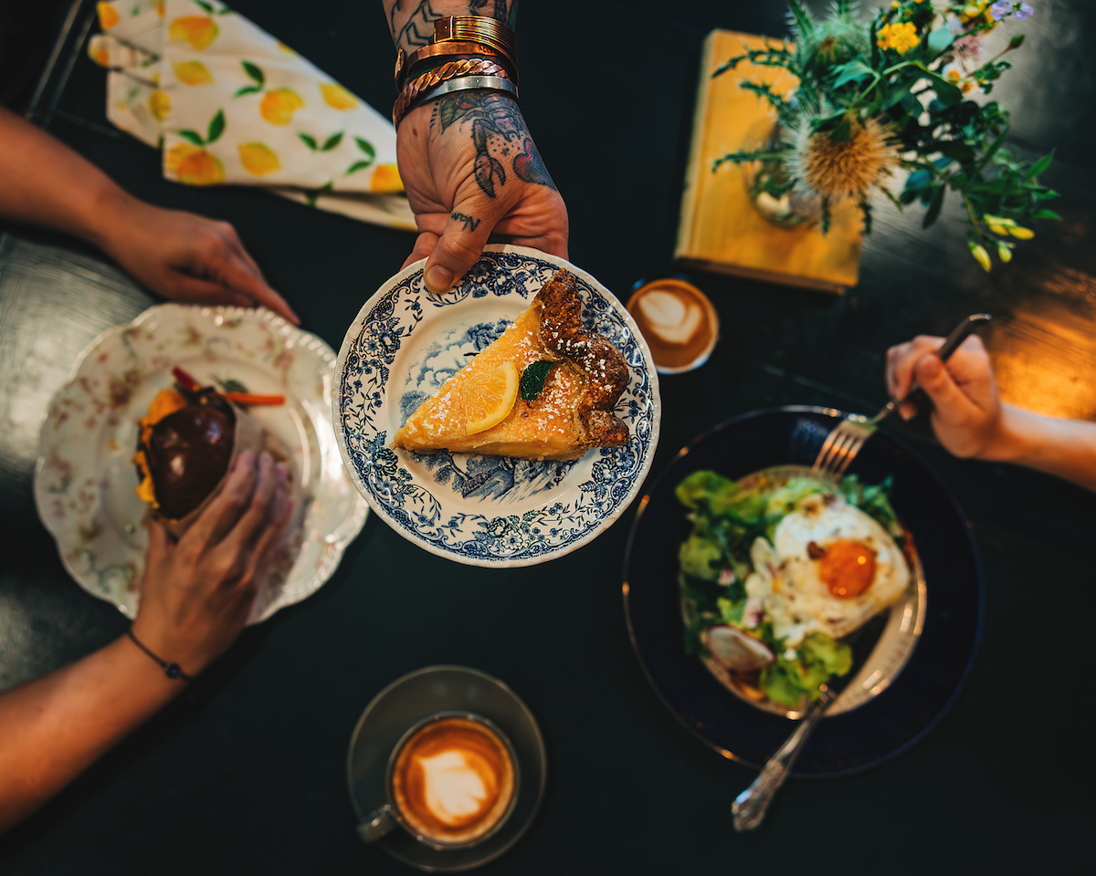 A well-appointed tablescape at Jane and the Lion Bakehouse. | Photo by Gisele Morales Photos