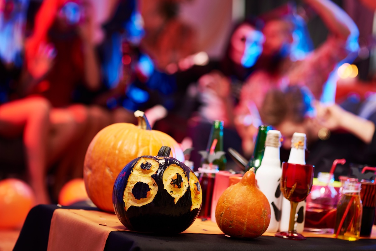 LOE_4172 - DiningOut halloween party pumpkin carving denver stock