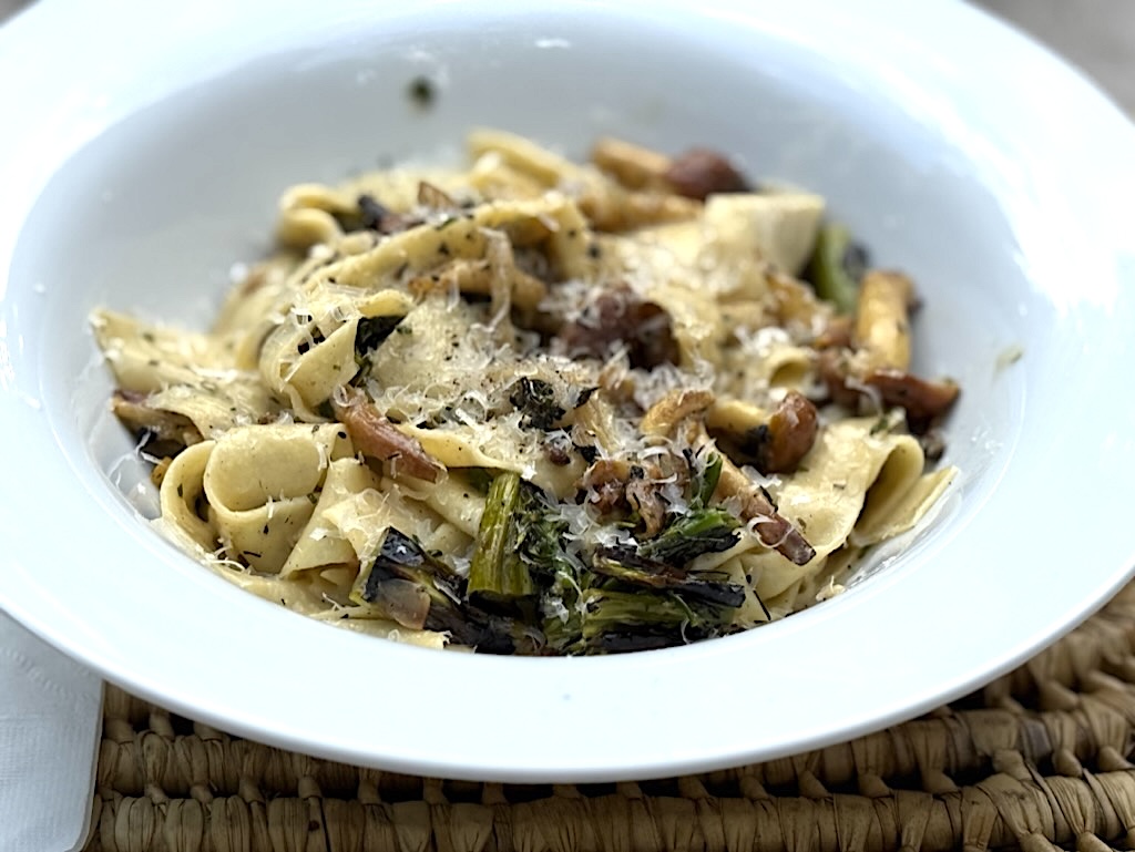 Cannolo Farms chestnut mushrooms in action, bringing a big mushroom flavorbomb to a simple dinner of handmade pasta with charred broccolini and mushrooms. | PHoto by Antony Bruno
