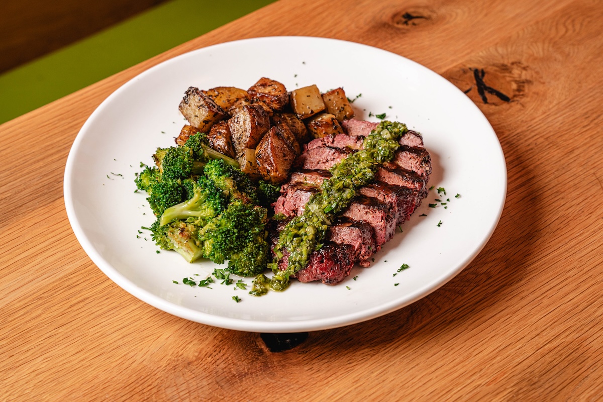 Tablescape - DiningOut Not steak, Beyond Meat at Next Level Veggie Grill. | Photo by Stephanie Kelly Photography