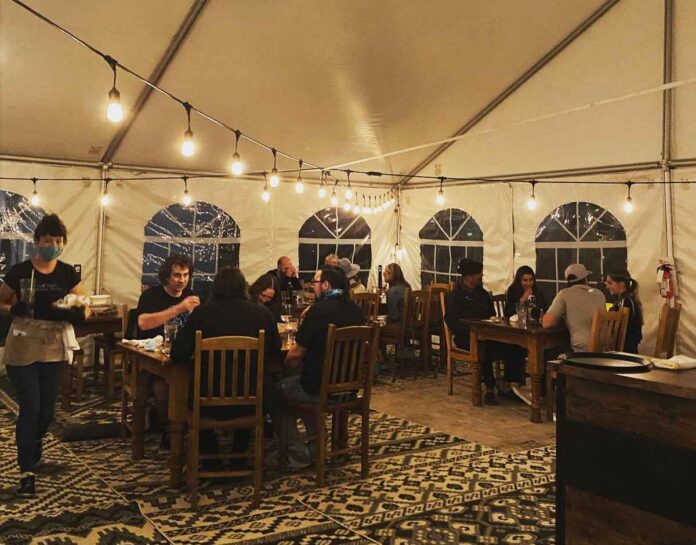 parisitent-1-696x545-1