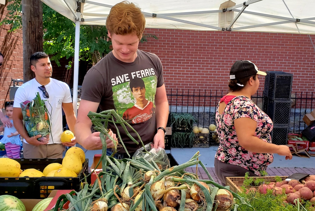 The Pearl Street Farmers Market gets packed, so go early. | Photo by Linnea Covington