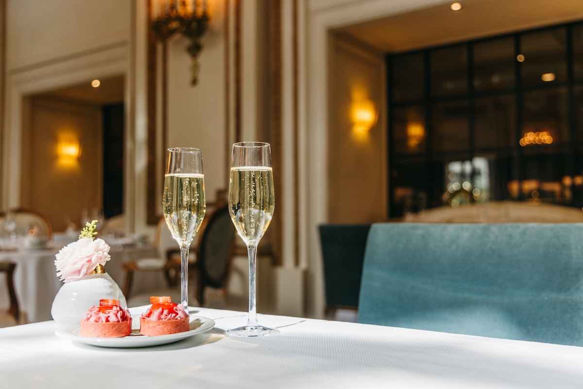 Bubbly at the French Room Bar. | Photo by the Adolphus