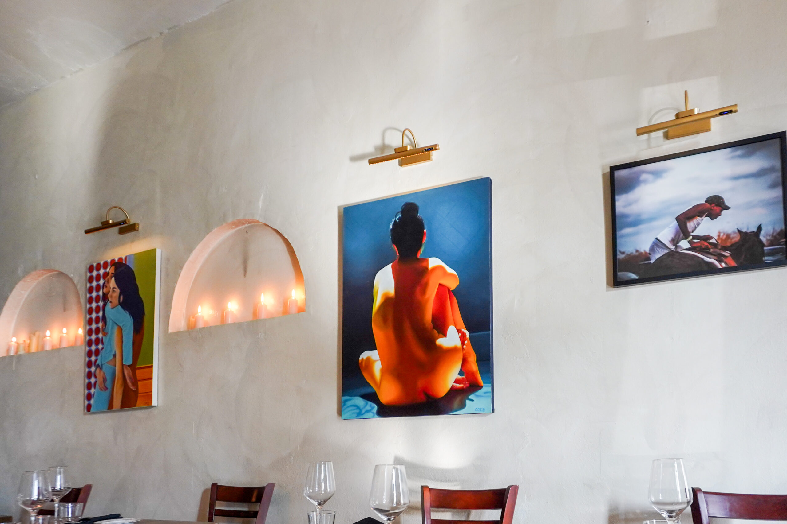Vibrant art draws attention in the dining room at Atleiê. | Photo by EJ Galvez