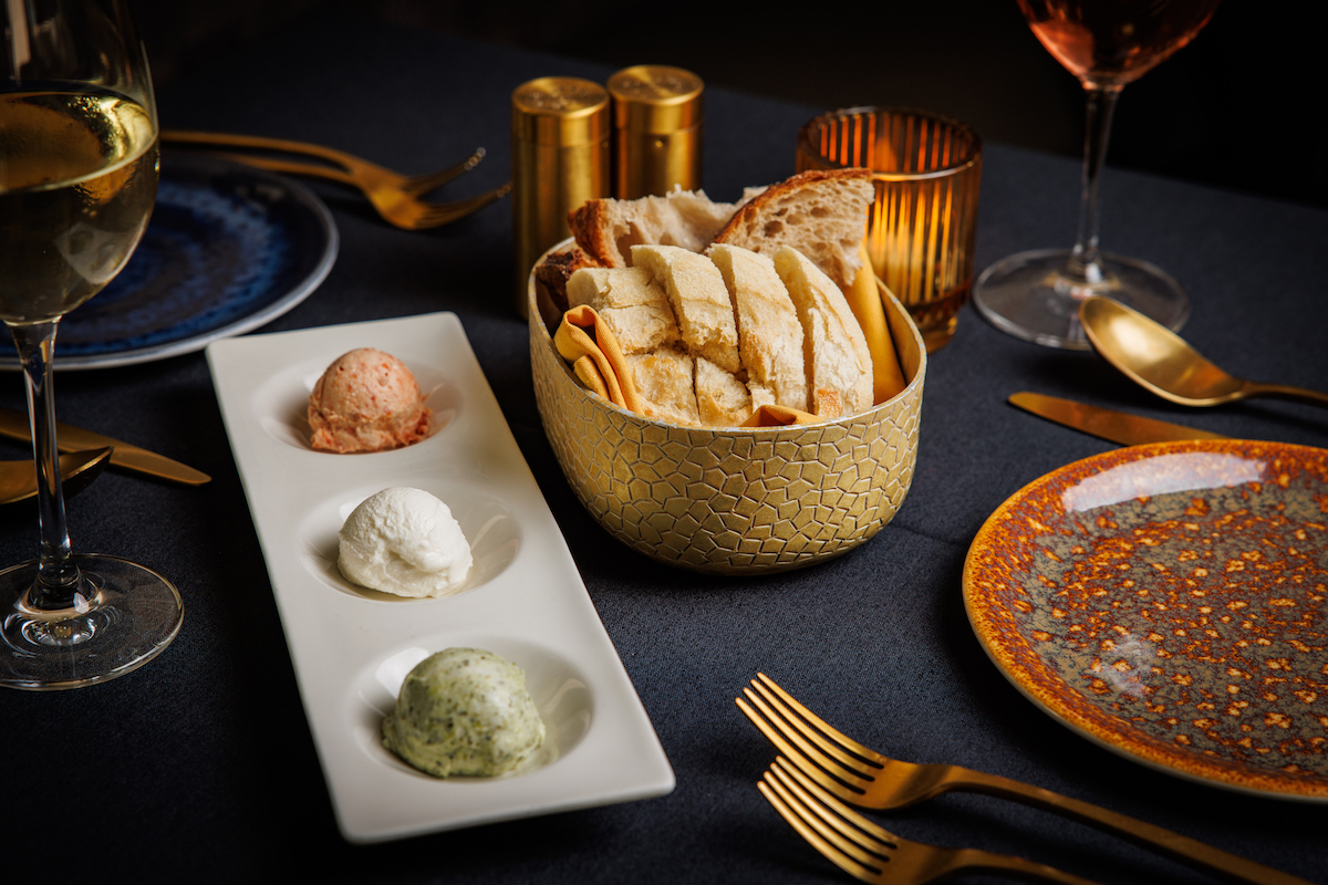 The immaculate bread ad butter service at La Stella. | Photo by La Stella