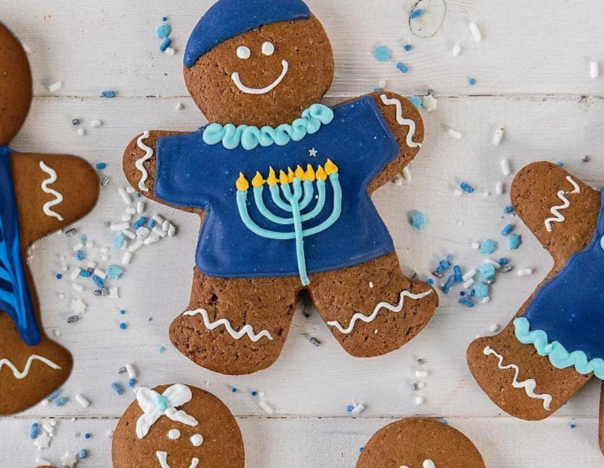 Hanukkah-themed ginger people at Dessert Gallery. | Photo by Dessert Gallery