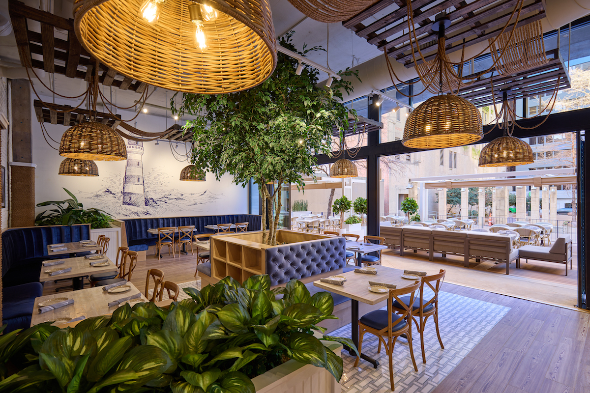 The convivial indoor and outdoor dining space at the Hampton Social. | Photo by Brian Shumway Photography