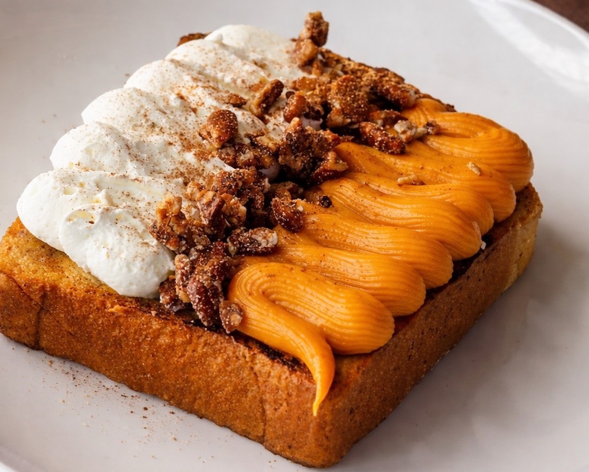 The playful presentation of a seasonal French toast at AM/FM. | Photo by Oh Hi Hospitality