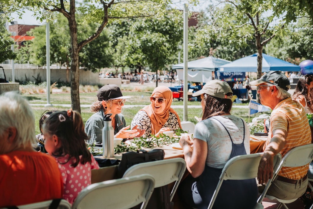 Just around one-in-four Americans know most of their neighbors | Photo by Longer Tables