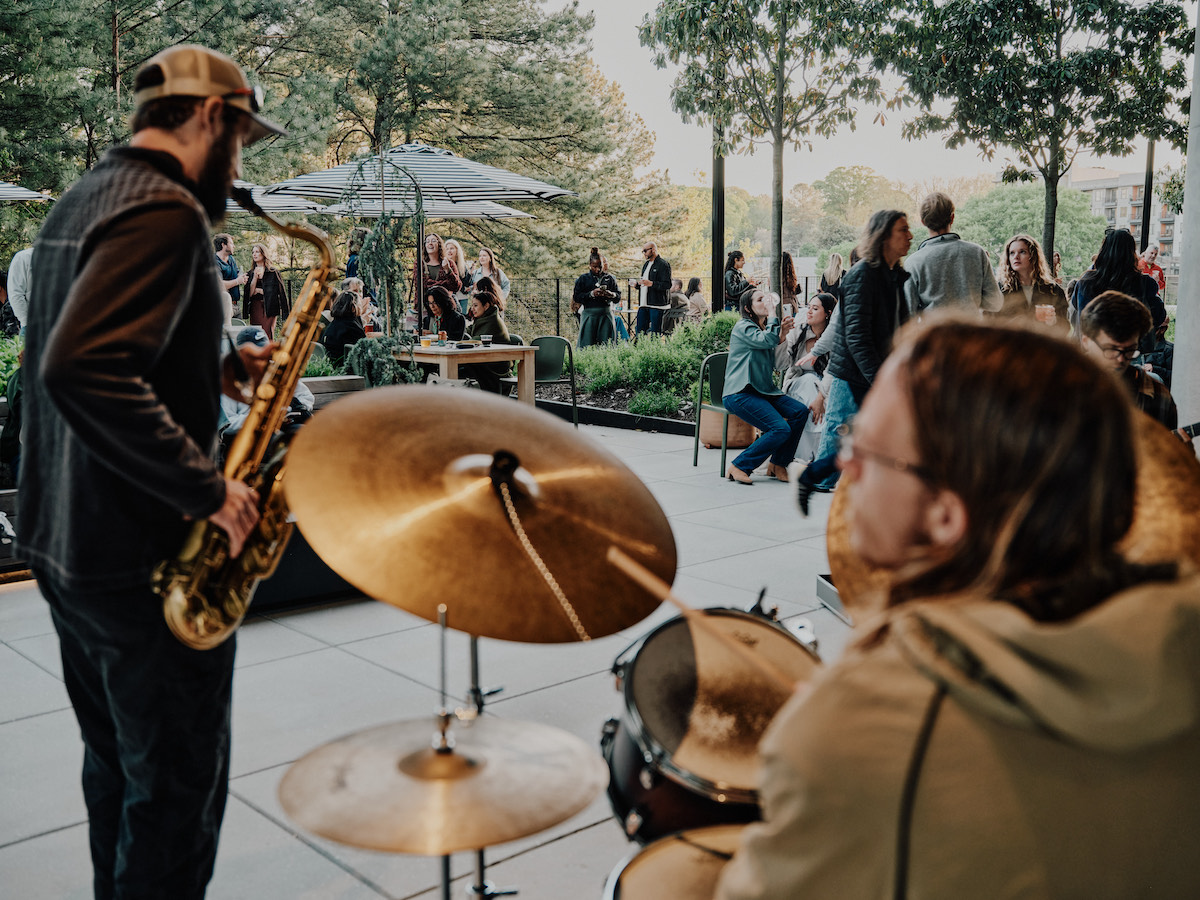 Live performance at Burle’s Bar. | Photo by Bryce France