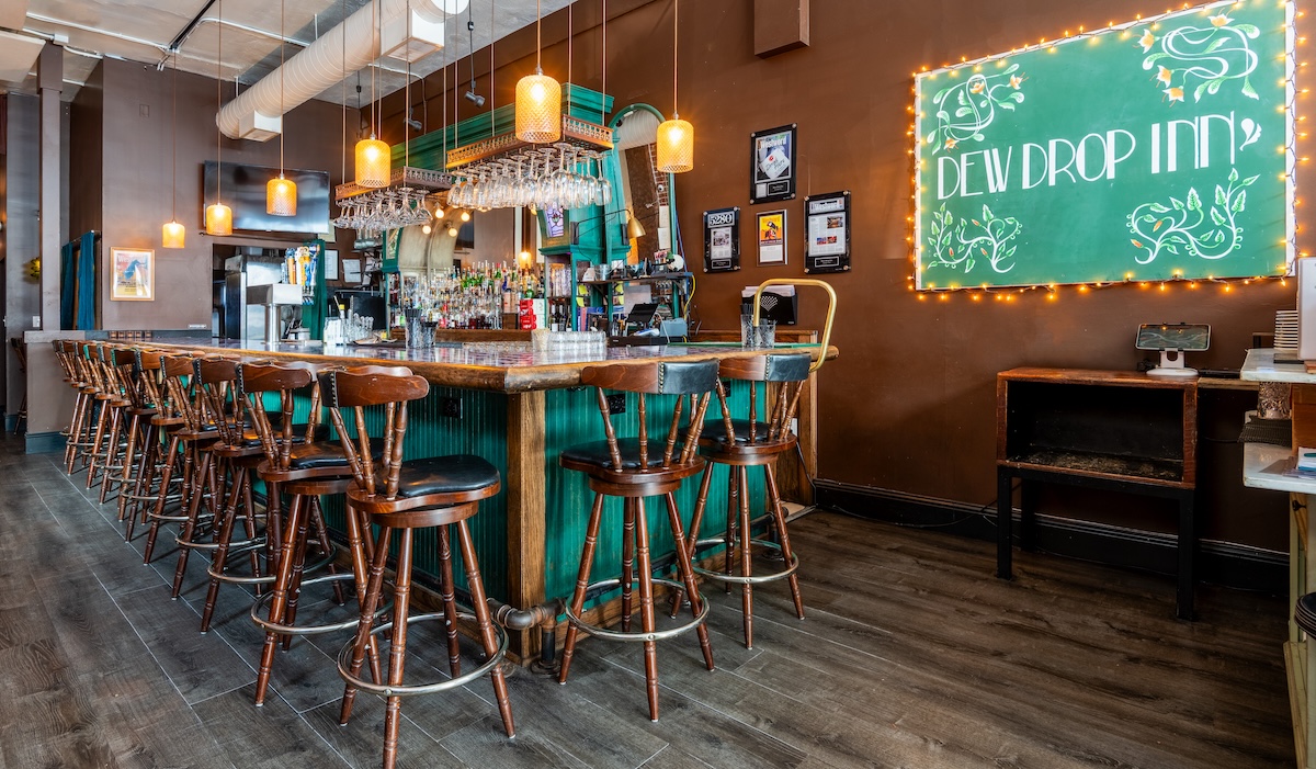 Dew_Drop_Inn_by_Rosy_Heart_Photo - DiningOut Dew Drop Inn is an Uptown neighborhood staple. | Photo by Rosy Heart Photo