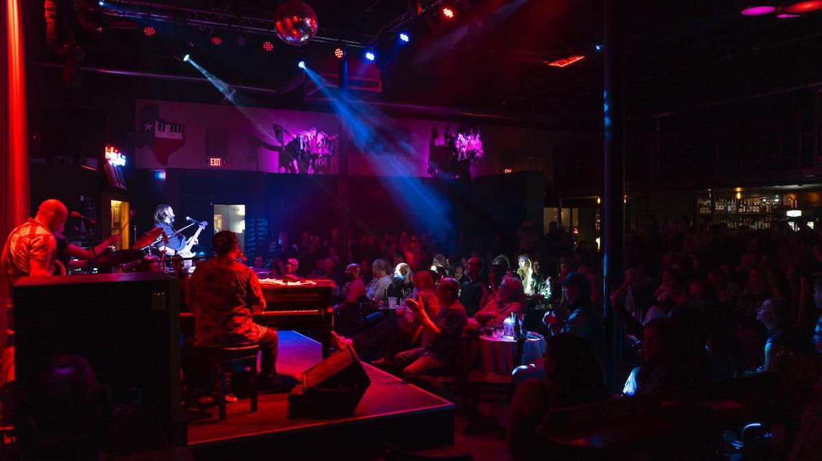 Dueling pianists perform for the crowd at Louie Louie's. | Photo by Louie Louie's