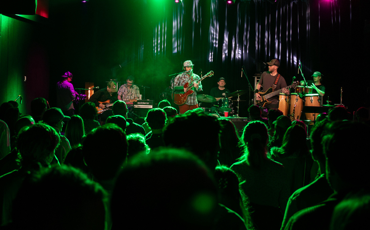 Smiths Olde Bar - DiningOut A packed house at Smith's Olde Bar. | Photo by Smith's Olde Bar