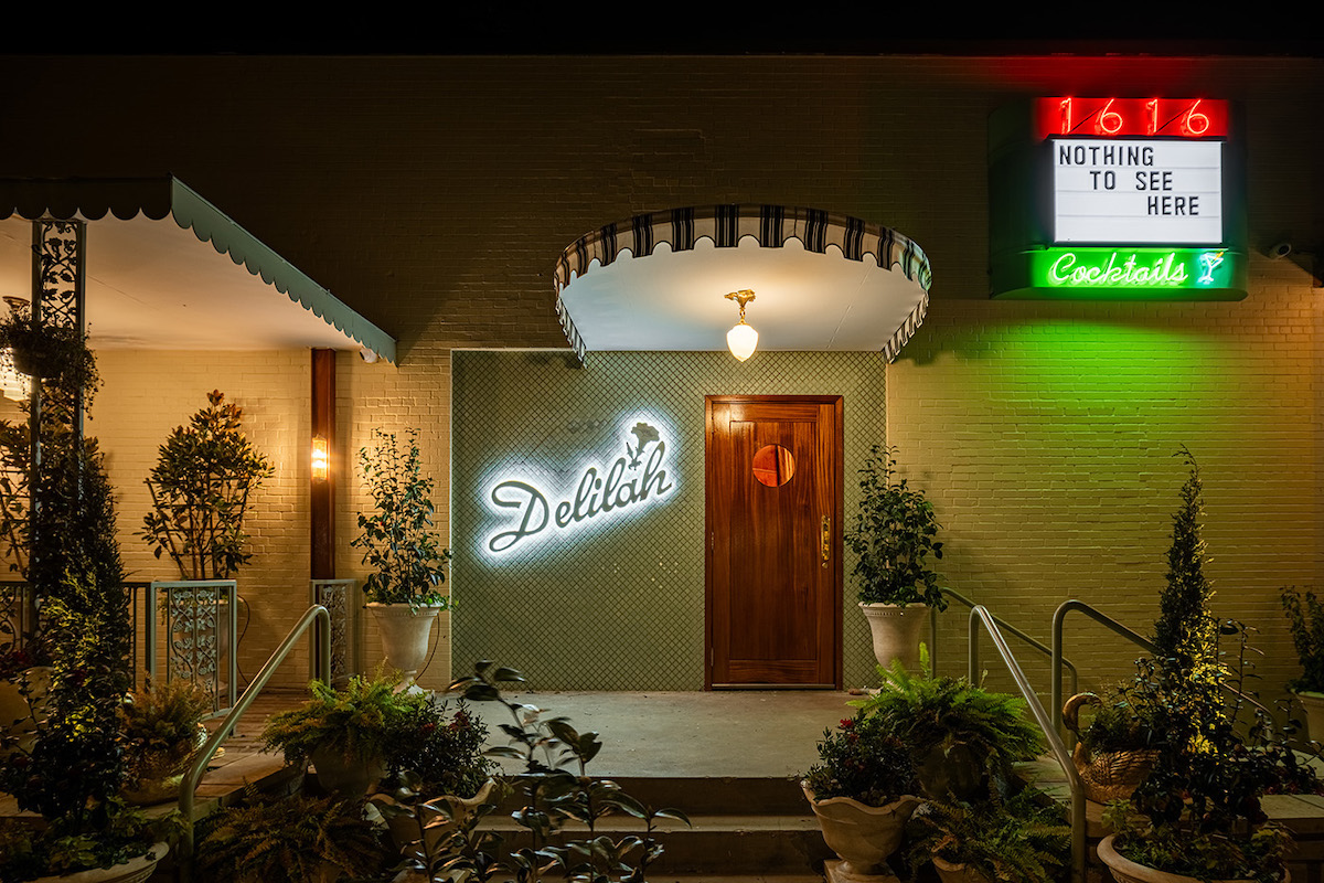 The understated exterior and entrance of Delilah Dallas. | Photo by Robert Tsai
