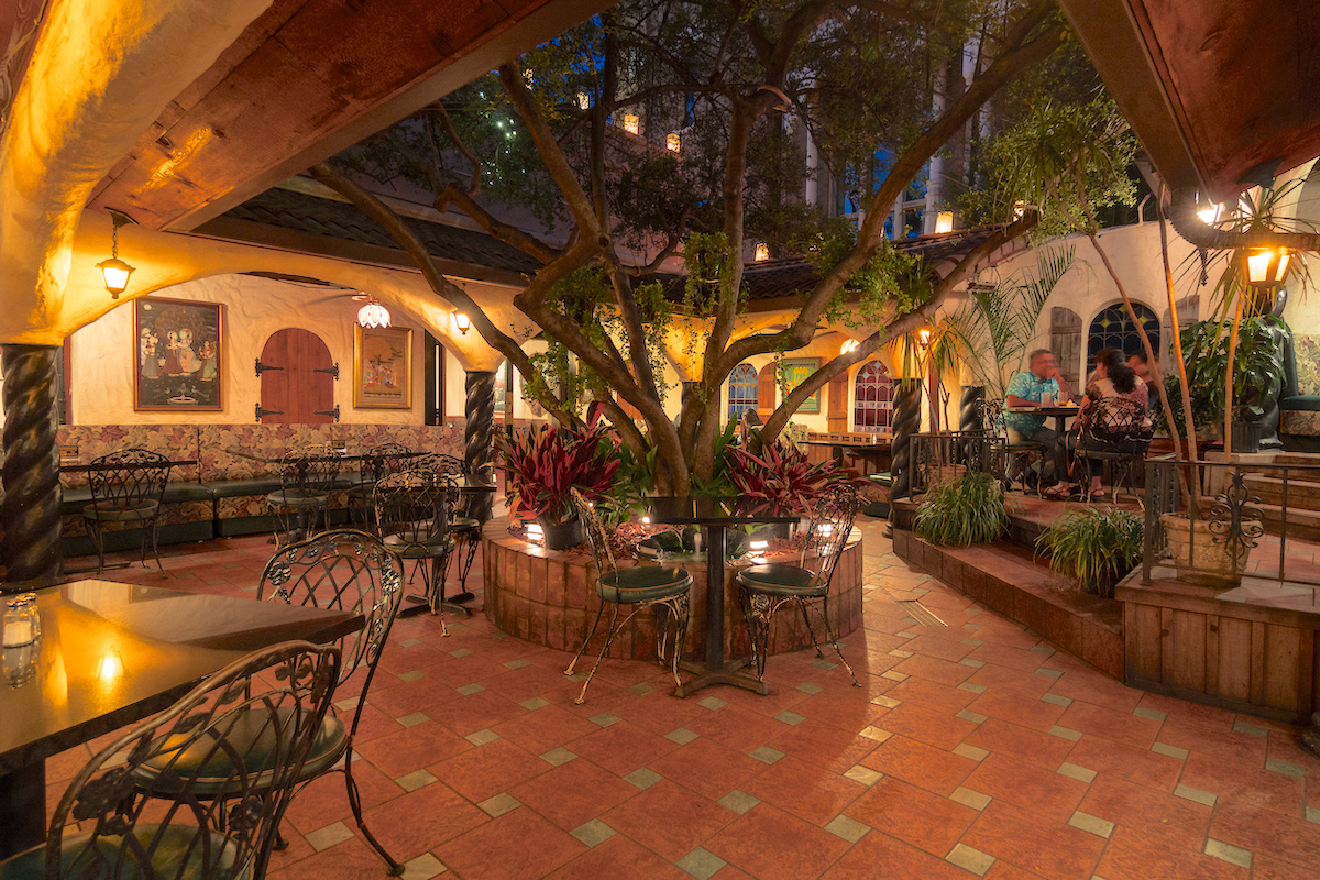 A tree anchors the space at Kalachandjis. | Photo by Kalachandjis