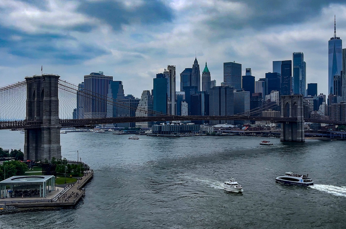 The Brooklyn Bridge which links the boroughs of Manhattan and Brooklyn in New York City (USA) and is over the East River.