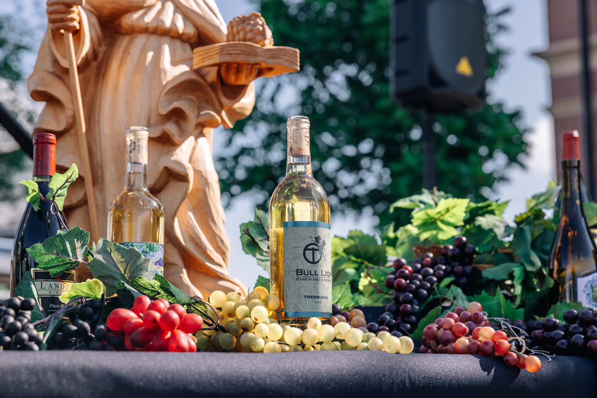 Scenes from Grapevine's Urban Wine Trail. | Photo by Grapevine CVB