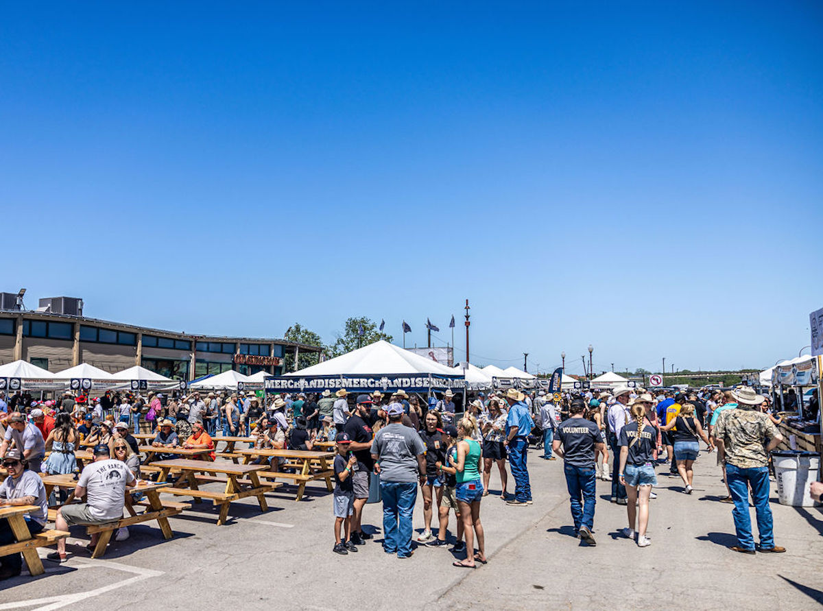 A clear Texas sky serves as the backdrop for Syndicate Smokedown. | Photo by Christina Feddersen
