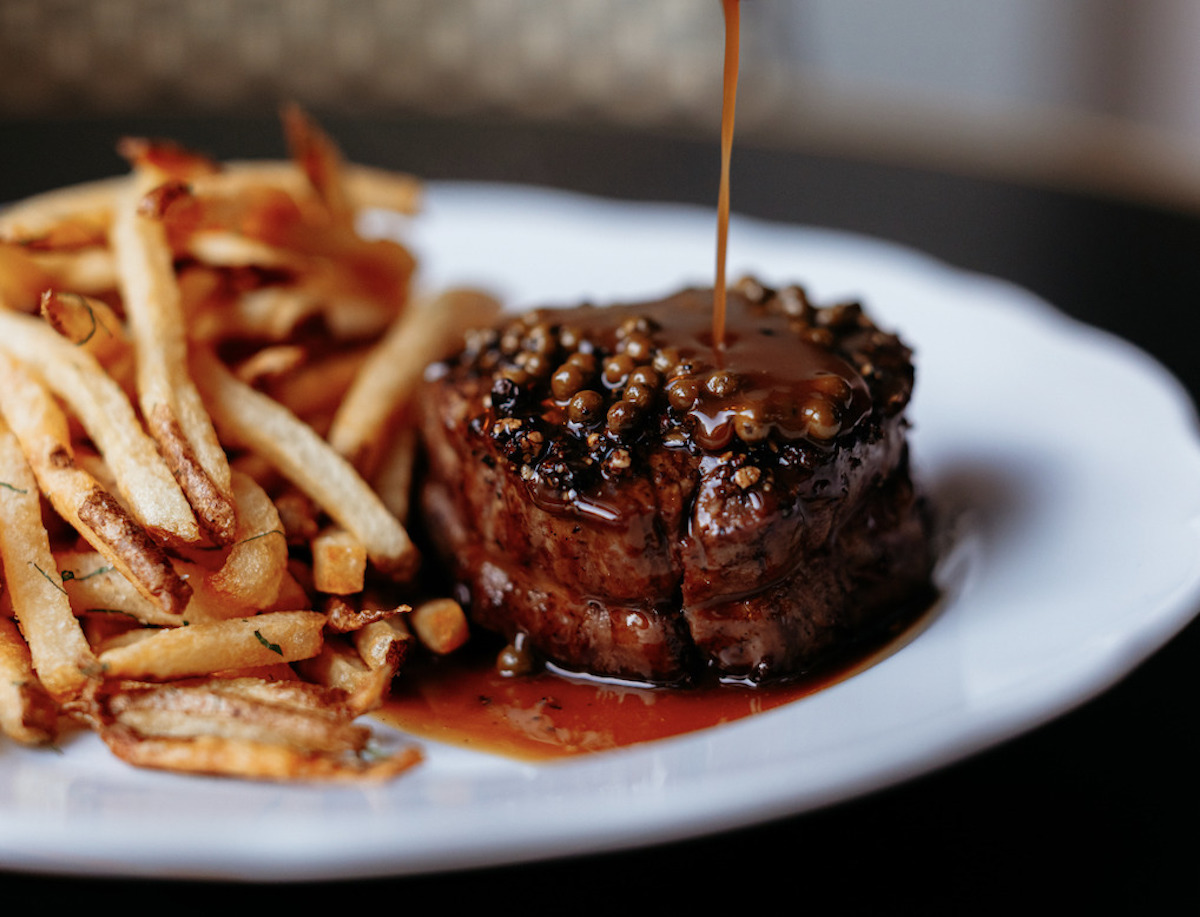 Steak au poivre at Le Bon Nosh. | Photo by Savanah Loftus