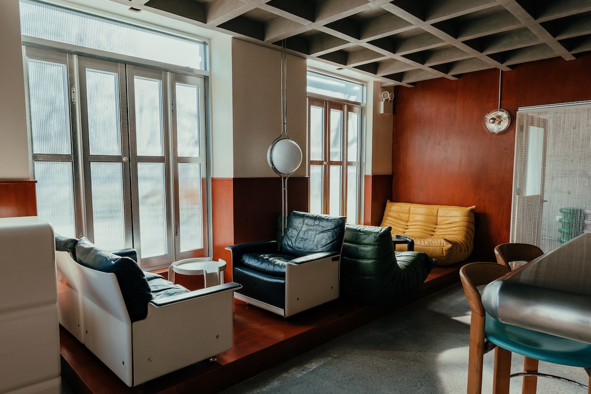 schmuck Main Living Room 3 - DiningOut schmuck. in NYC looks a bit like a comfy college dorm. | Photo courtesy of shmuck.