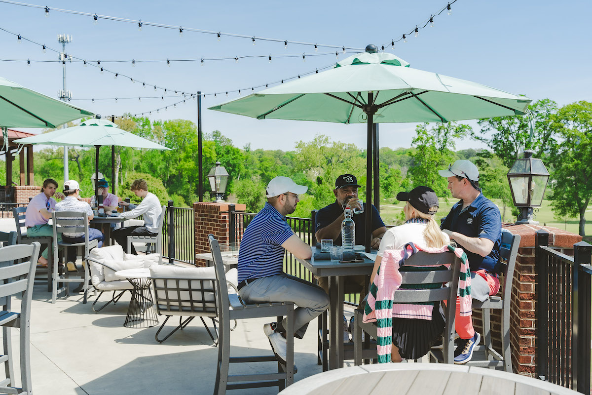 Guests dining al fresca at Boone's. | Photo by Melle Houston