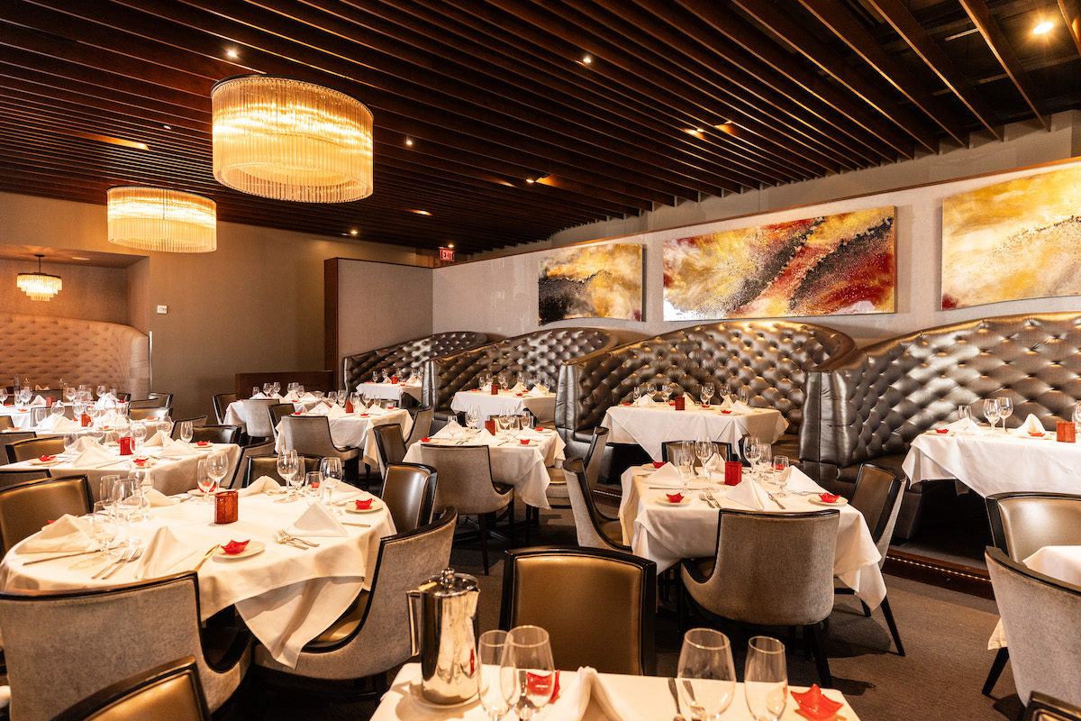 The dining room at Dee Lincoln. | Photo by Dee Lincoln