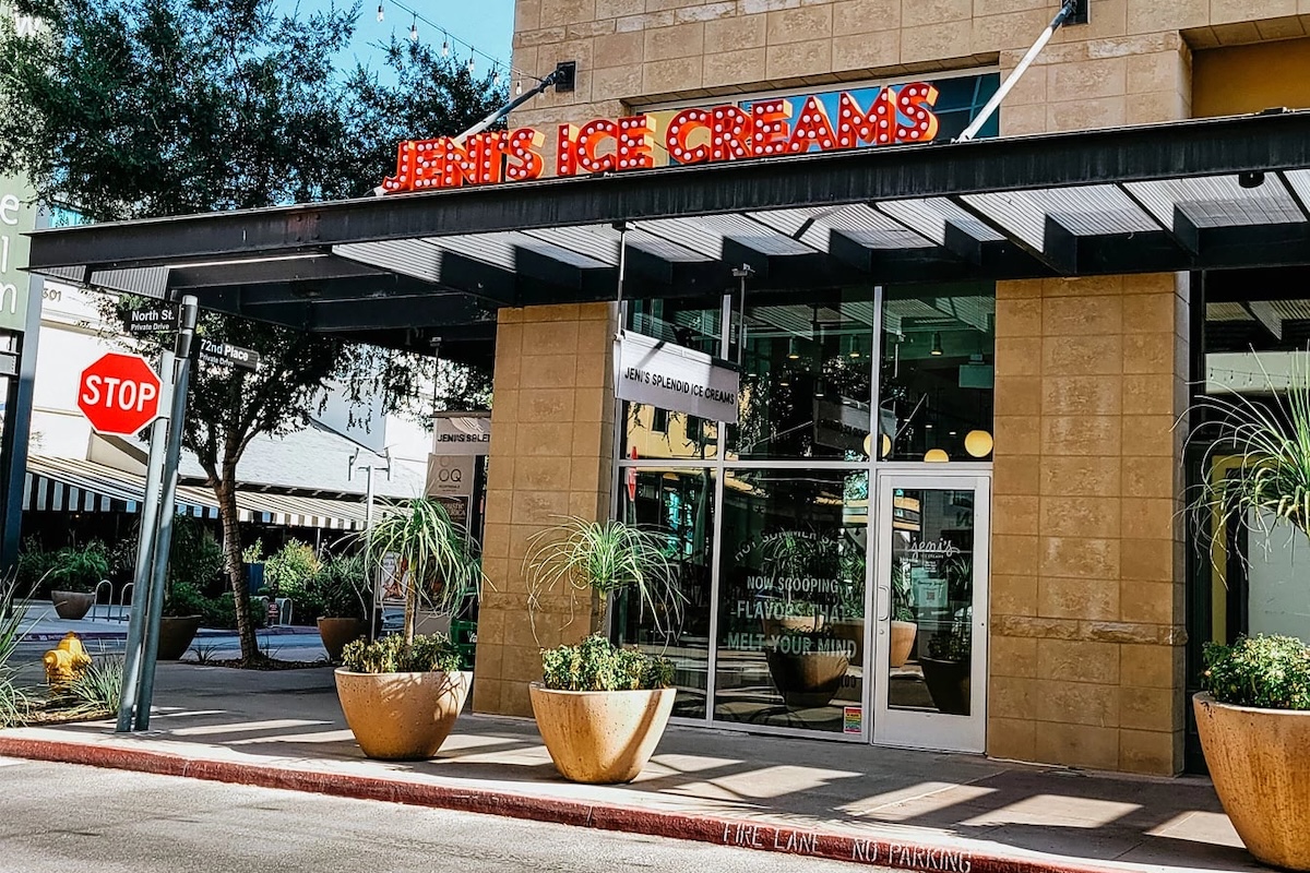 Enjoy scoops from this ice cream mini chain. | Photo courtesy of Jeni’s Splendid Ice Cream