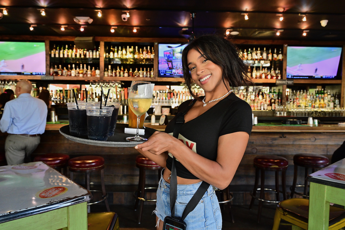 A server delivers cocktails at Kirby Ice House. | Photo by Alex Montoya