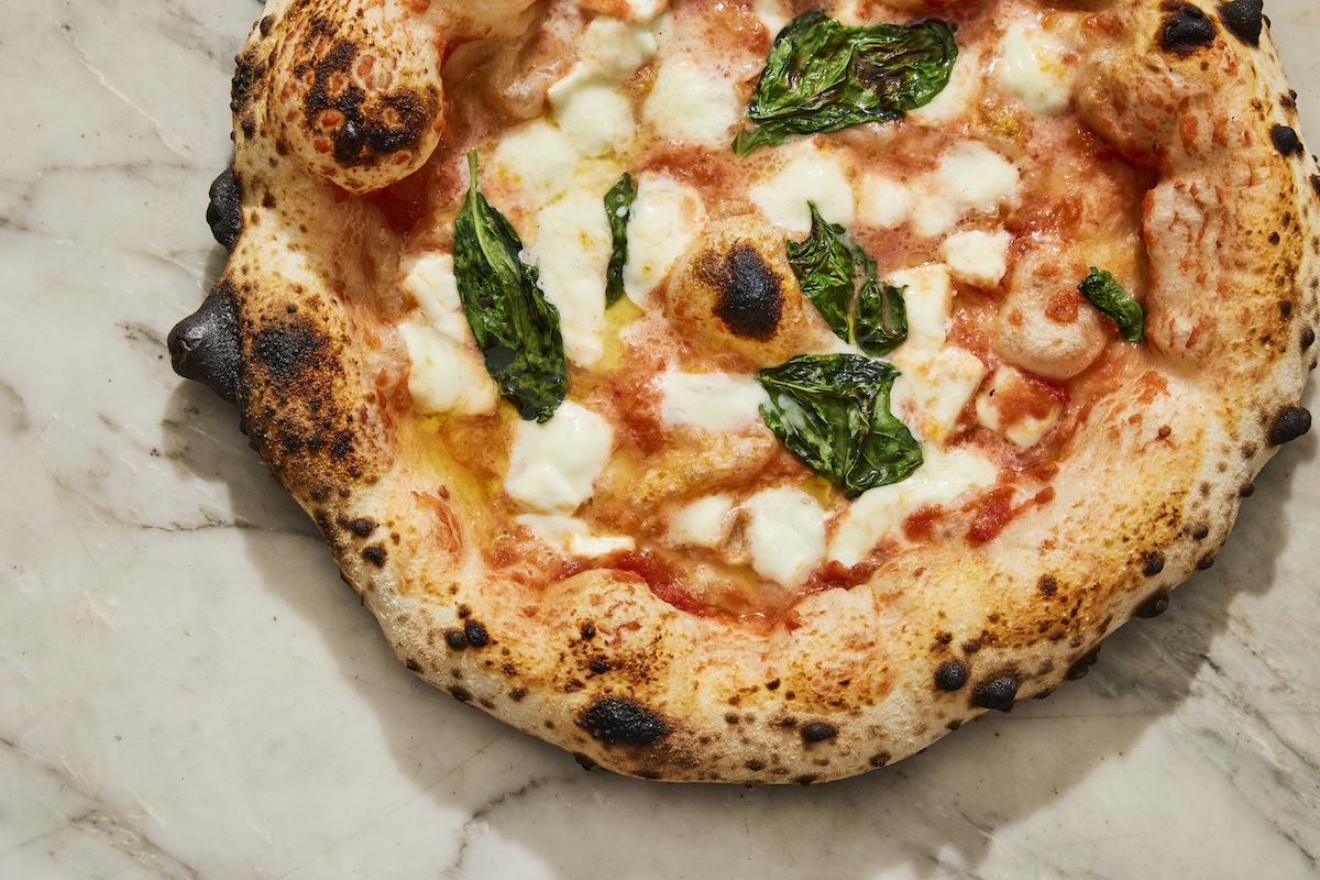 Margherita with DOP buffalo mozzarella | Photo by Mako Barmon 