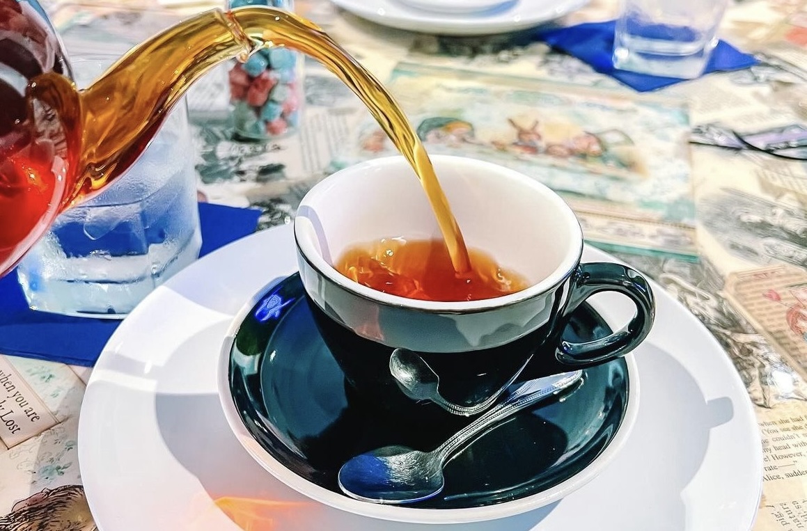 Tea cocktails with or without booze highlight the drinks program. | Photo courtesy of Drink Me Tea Rom