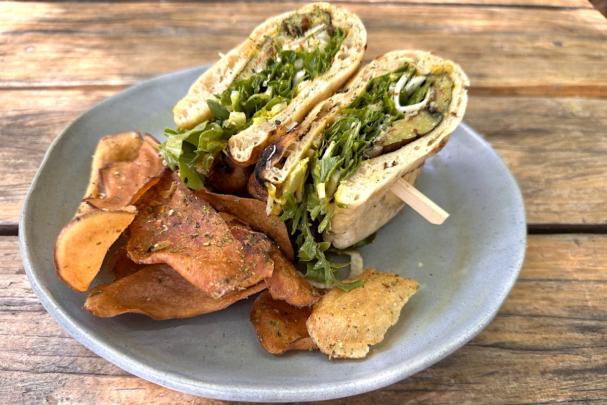 Get a great sandwich and homemade chips. | Photo courtesy of Pa'la