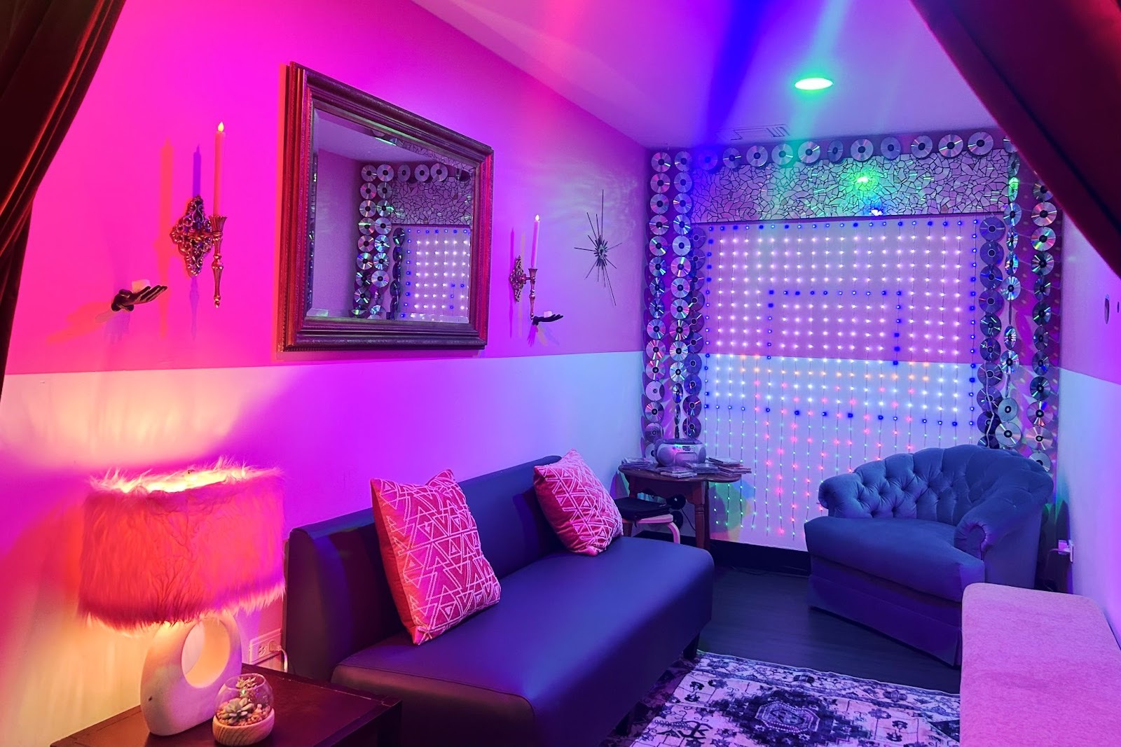  A boombox bumps pop tunes in the women’s lounge | Photo by Good Luck Club