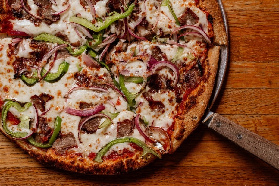 Pizza on happy hour? Yes please. | Photo courtesy of Angelo's Taverna